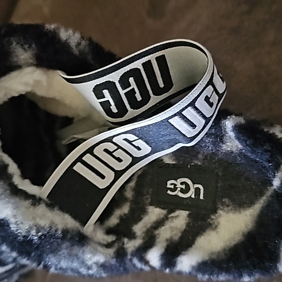 🟡UGG Fluff Yeah Slide Zebra (Womens 8) - Picture 4 of 10